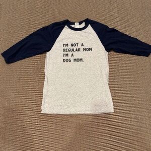 DOG MOM BASEBALL T SHIRT SIZE SMALL
